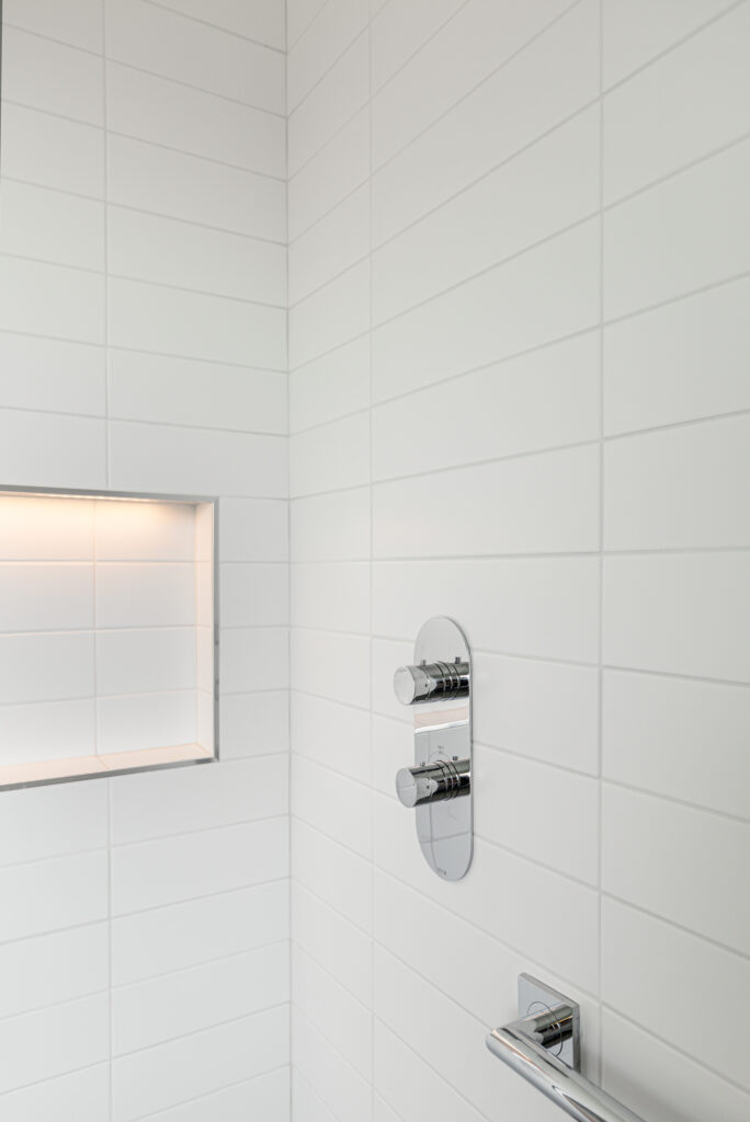 White tiled wall in ensuite shower at Merlot Peak